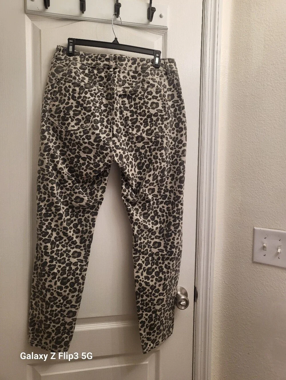 LOFT Curvy Skinny Leopard Print Jeans Size 8/29 Pre-owned